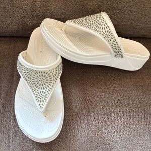 Crocs Monterey Diamante Thong Wedge Sandal White US Women's Size 9 - Very Clean